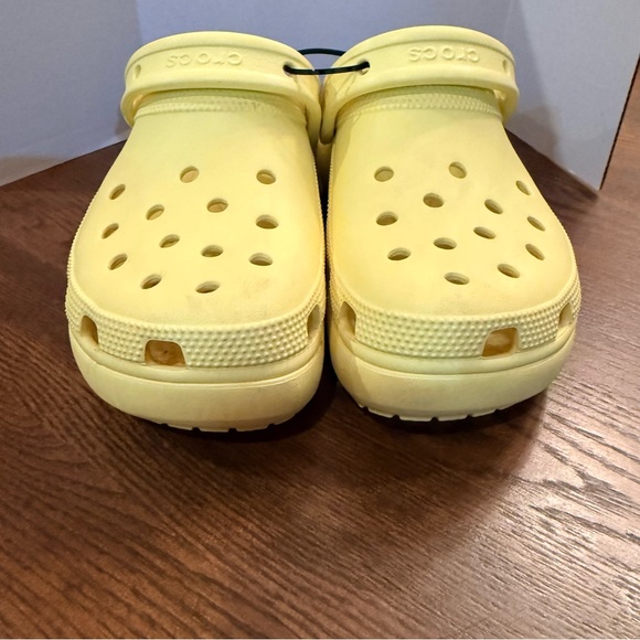 CROCS Yellow Women's classic platform Clogs. Platform. Size 10 - Picture 4 of 6